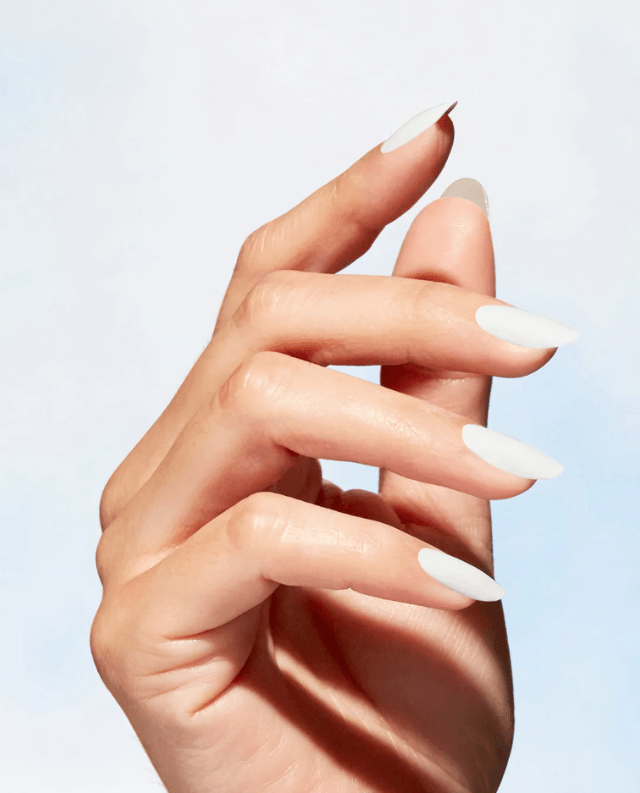 Strong As Shell_Foto mano.png